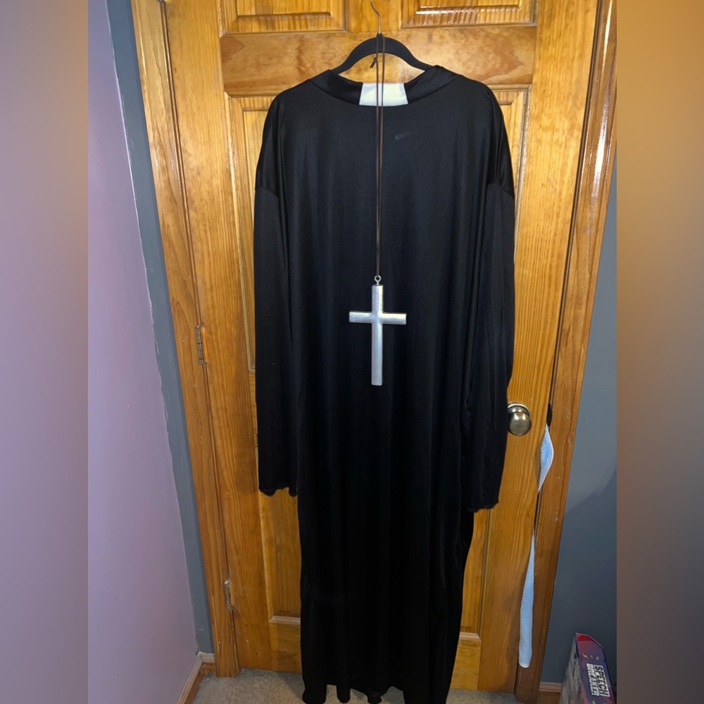 Men’s Priest Halloween Costume!